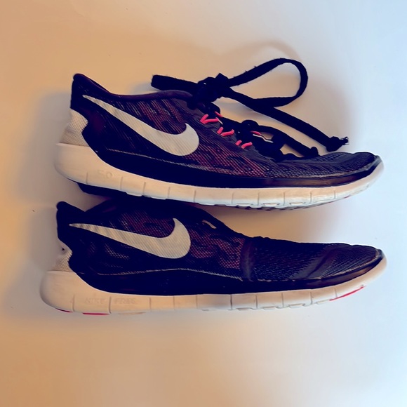 3/$20 😀 Nike Girls Running shoes size 4Y - Picture 5 of 7